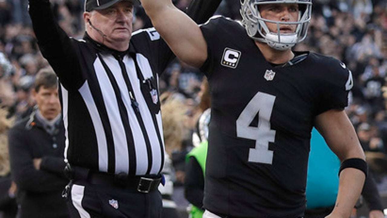 Carr overcomes injury to rally Raiders past Panthers 35-32